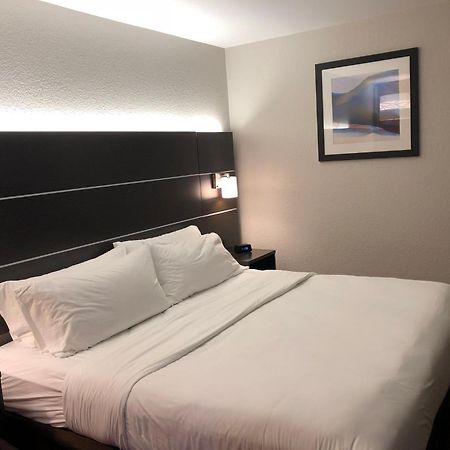 Holiday Inn Express Metropolis By Ihg Exterior photo