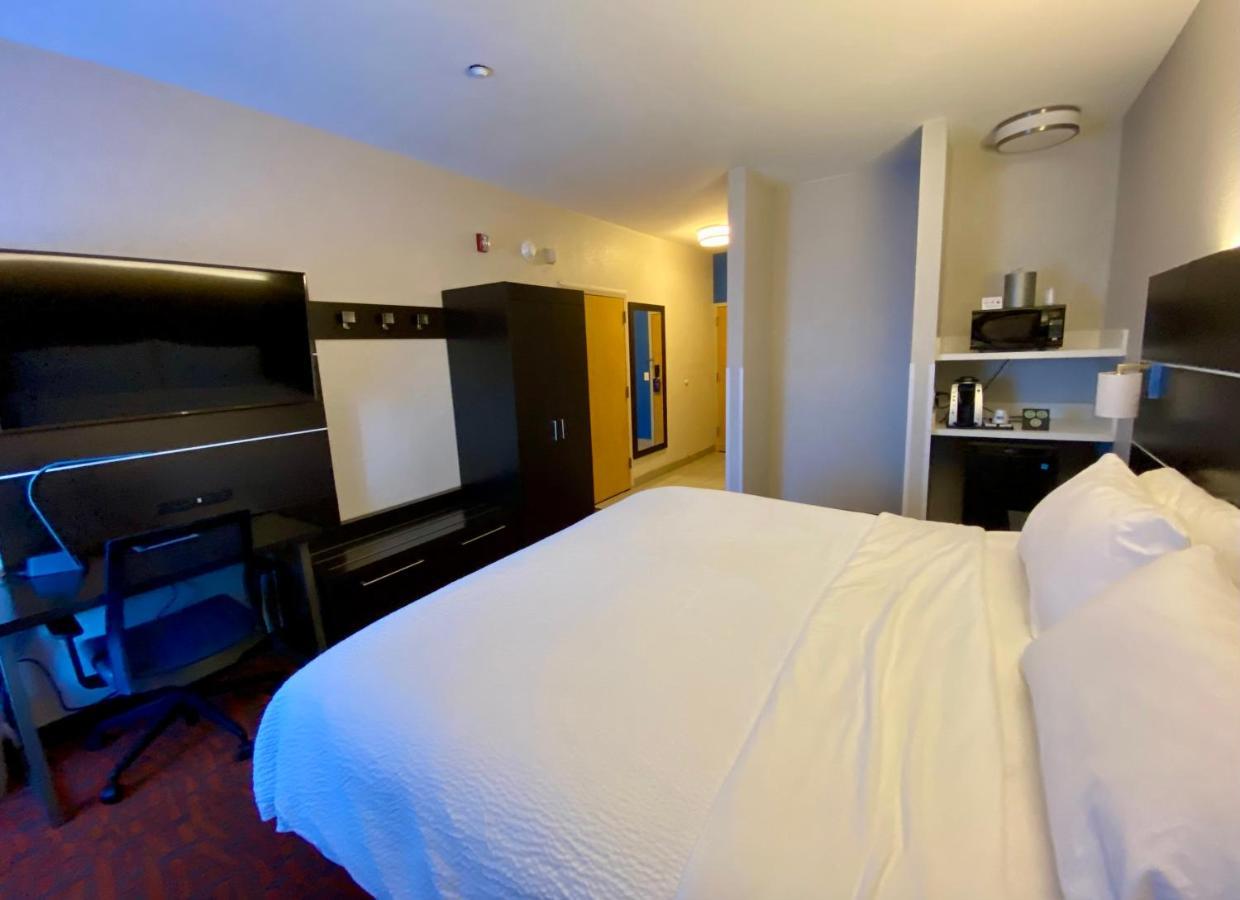 Holiday Inn Express Metropolis By Ihg Exterior photo