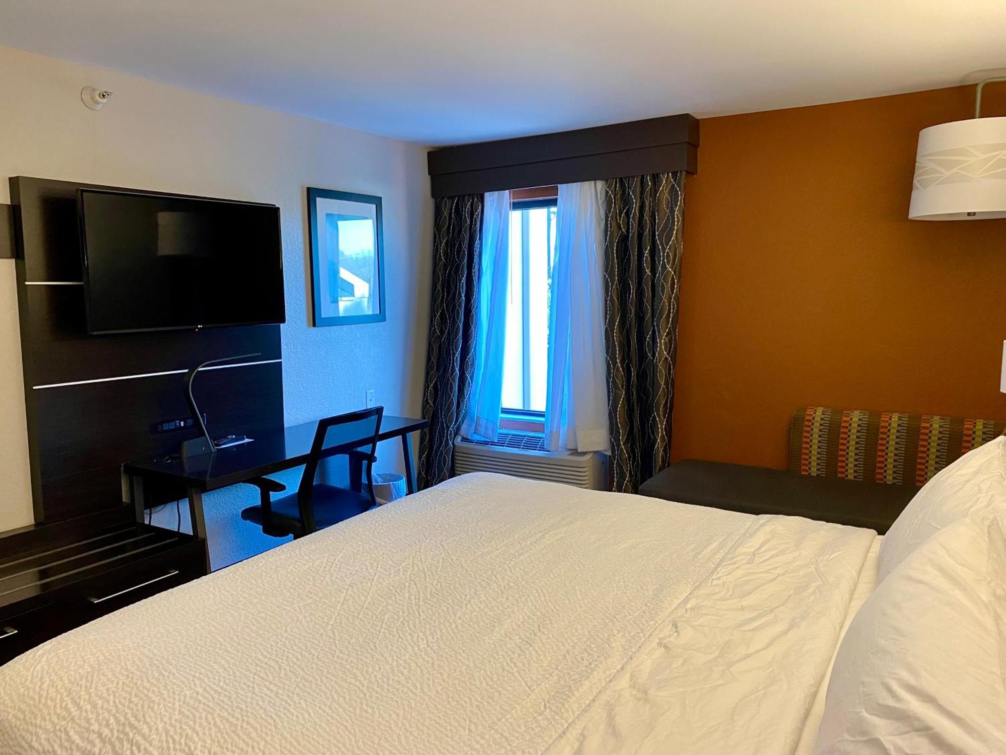 Holiday Inn Express Metropolis By Ihg Exterior photo