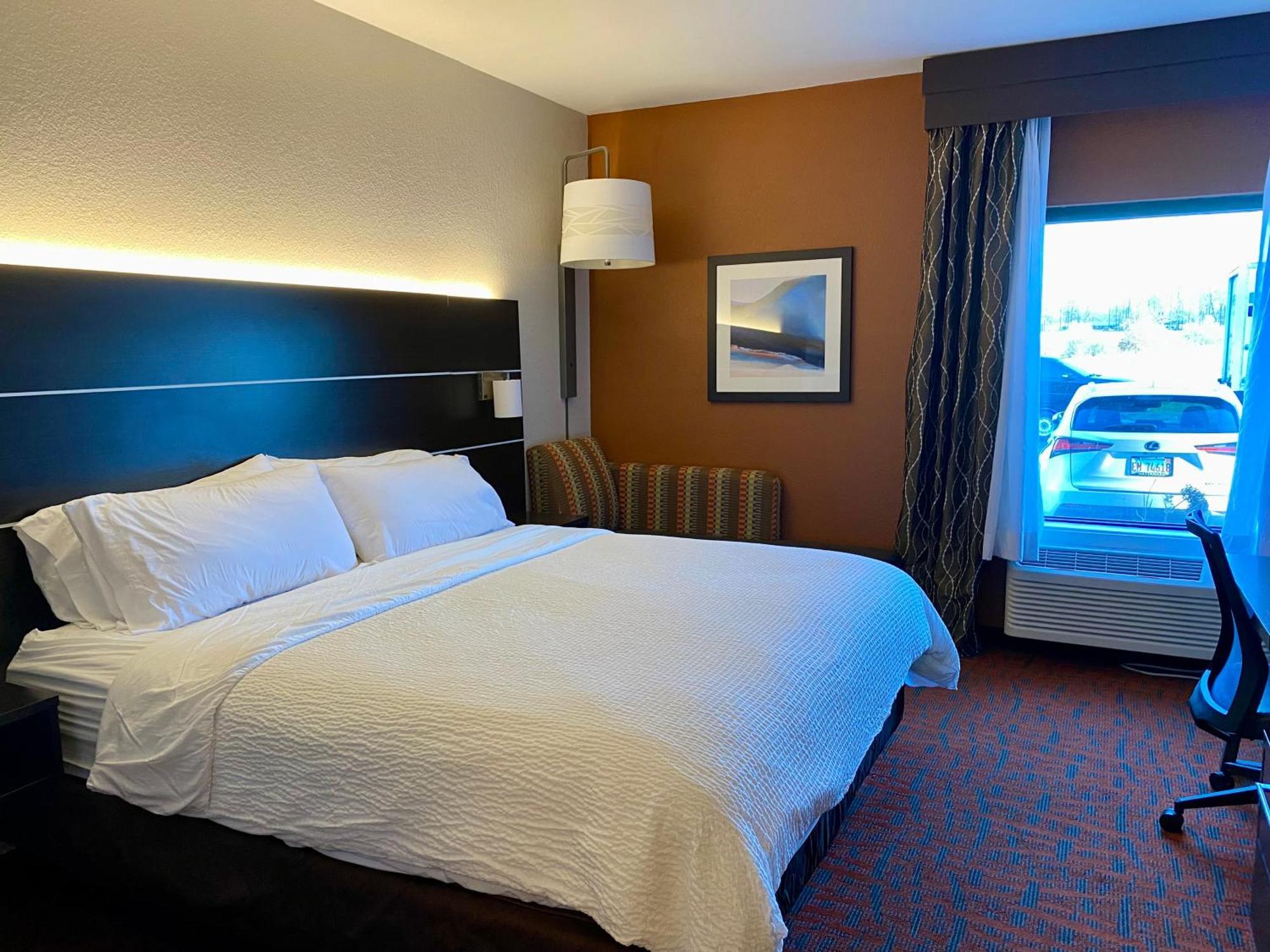 Holiday Inn Express Metropolis By Ihg Exterior photo