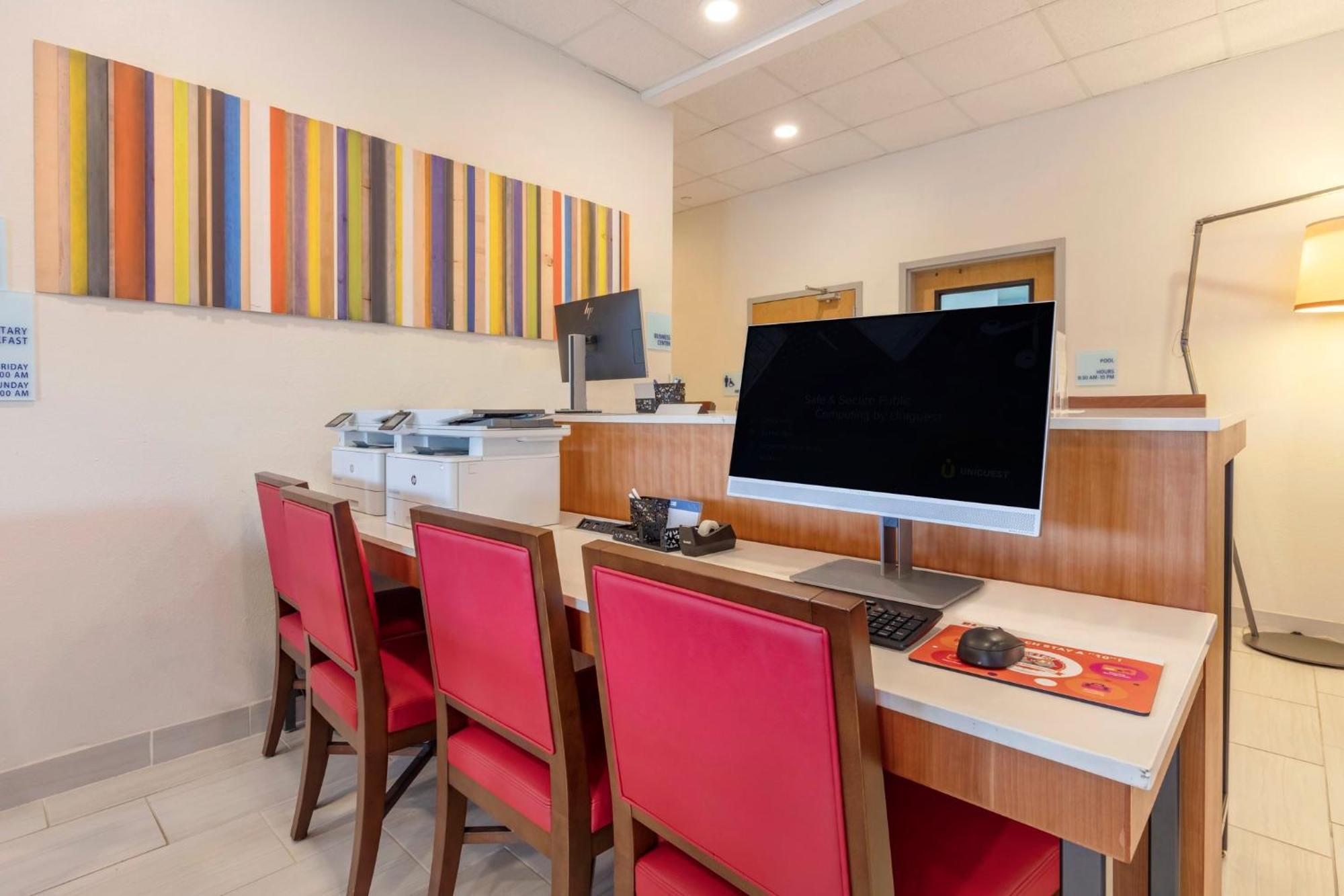 Holiday Inn Express Metropolis By Ihg Exterior photo