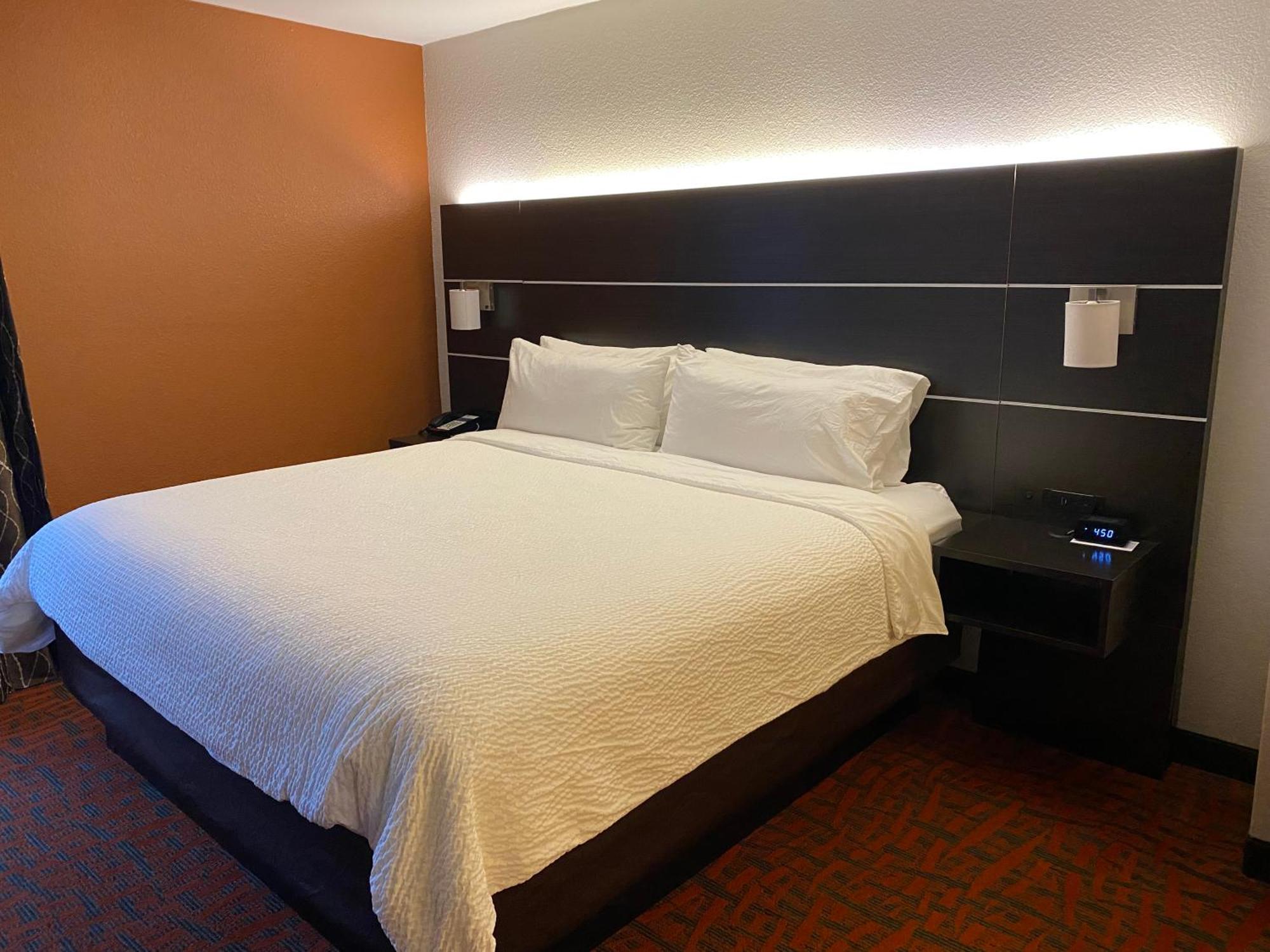 Holiday Inn Express Metropolis By Ihg Exterior photo