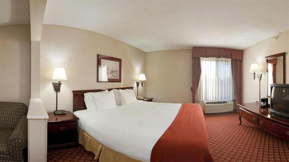 Holiday Inn Express Metropolis By Ihg Exterior photo
