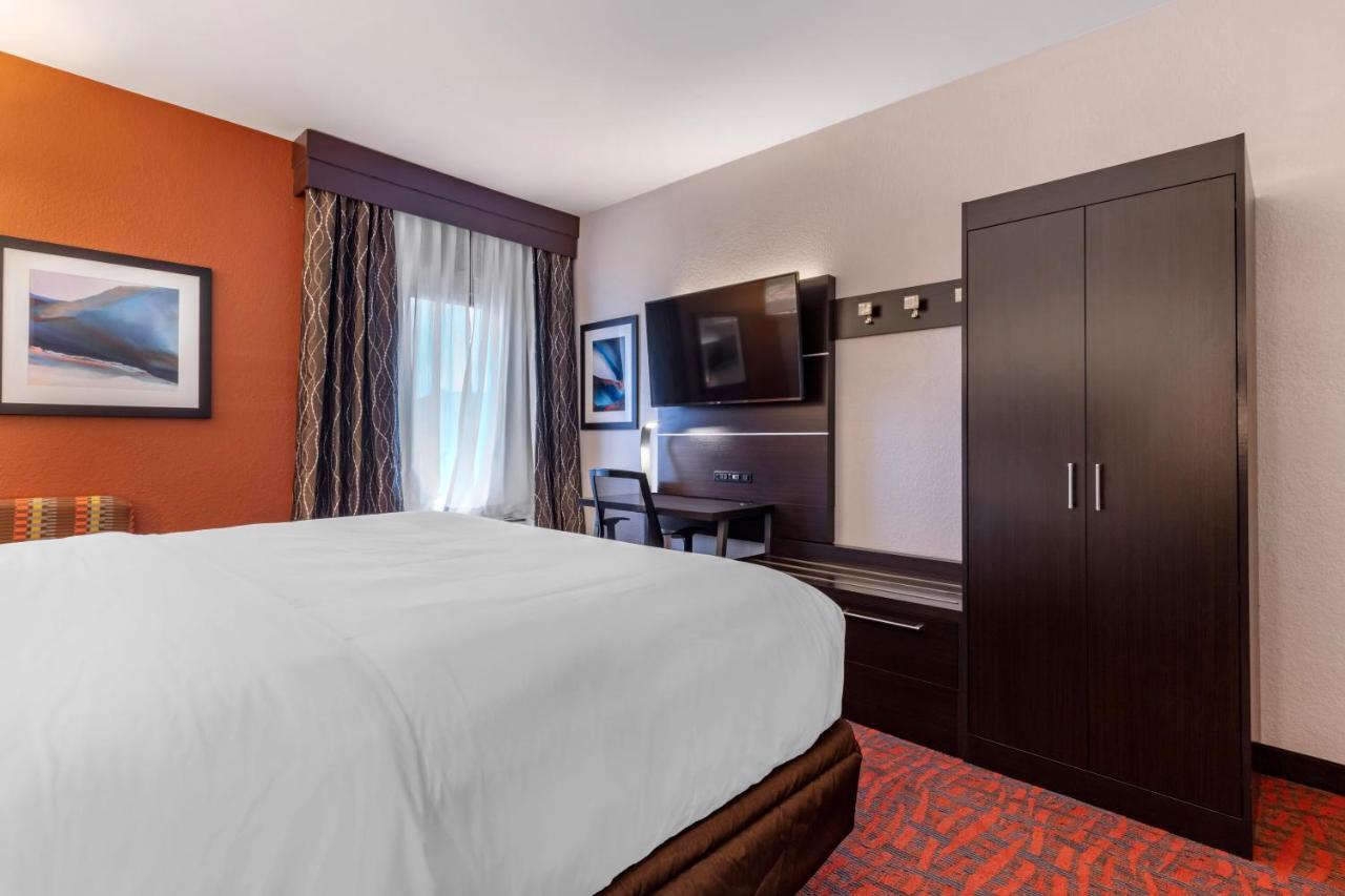Holiday Inn Express Metropolis By Ihg Exterior photo