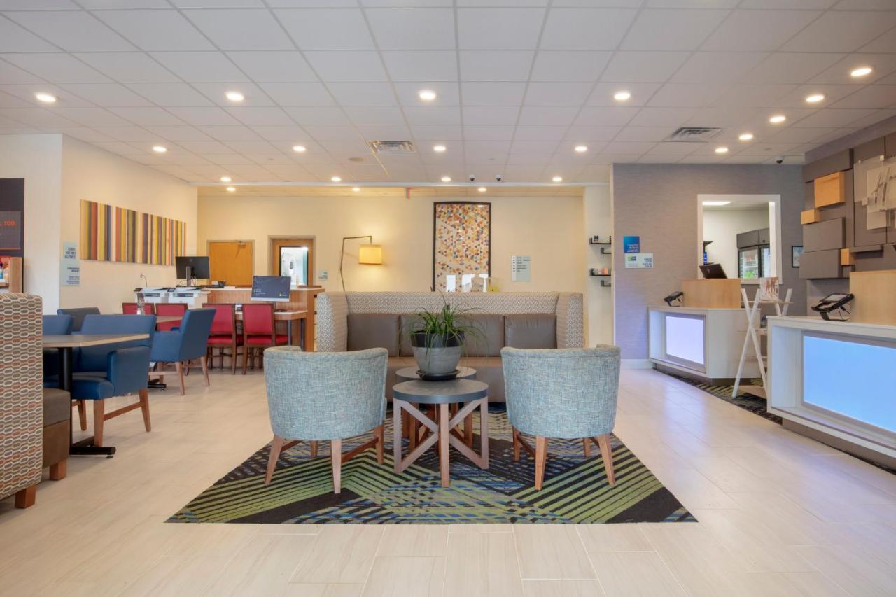 Holiday Inn Express Metropolis By Ihg Exterior photo
