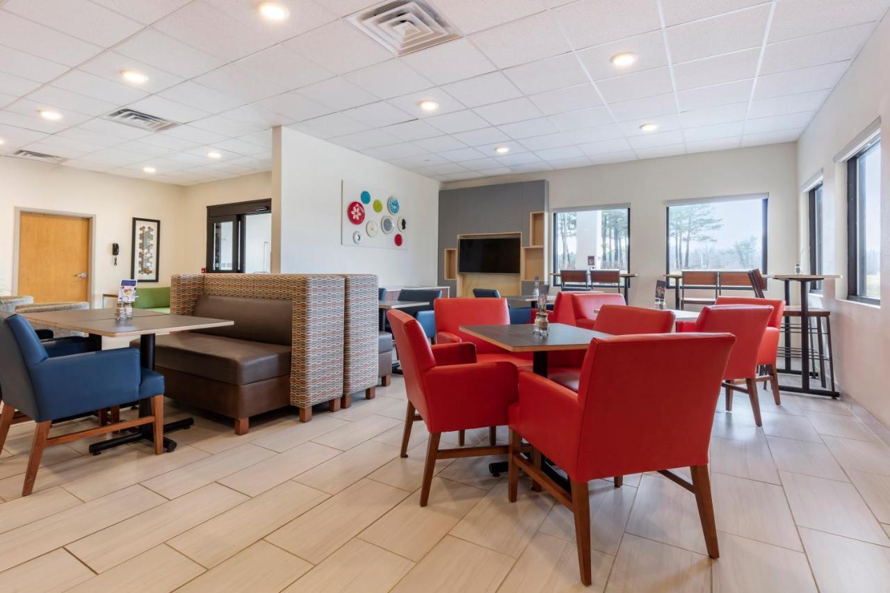 Holiday Inn Express Metropolis By Ihg Exterior photo