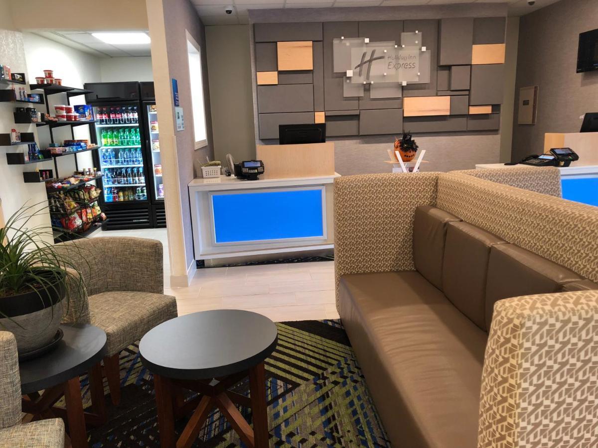 Holiday Inn Express Metropolis By Ihg Exterior photo